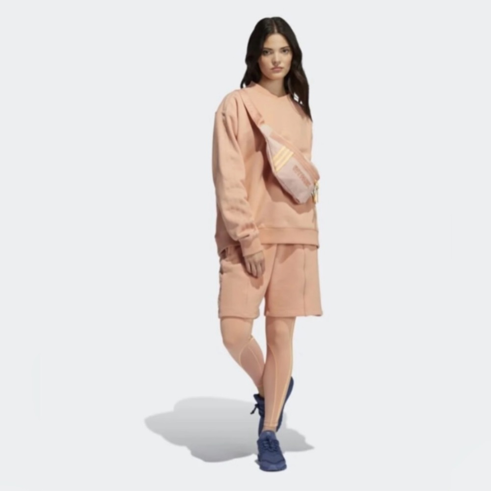 Adidas Ivy Park Crew neck / Shorts /              Co-founded by Beyoncé.